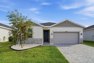 8558 Dahlia Cir in Port St. Lucie, FL - Building Photo