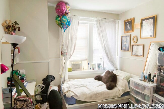 881 Huntington Ave, Unit 10 in Boston, MA - Foto de edificio - Building Photo