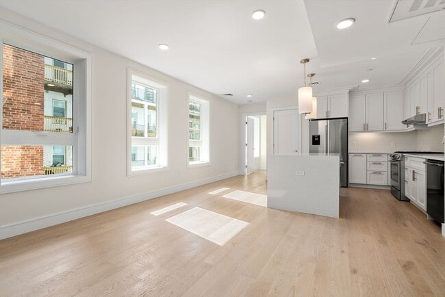 310 Border St, Unit #303
