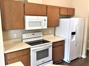 837 Greenbelt Cir in Brandon, FL - Building Photo - Building Photo
