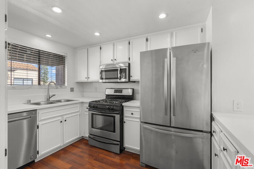 3055 N Brea Blvd in Fullerton, CA - Building Photo