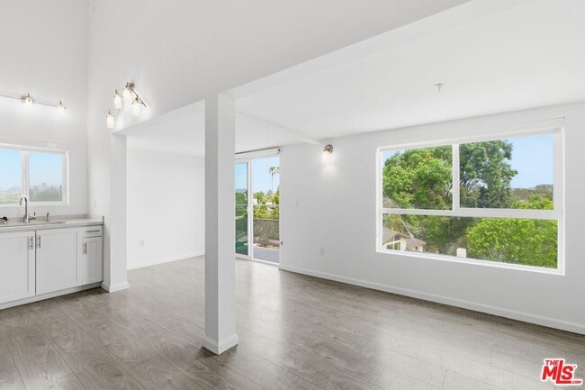 property at 4980 S Centinela Ave