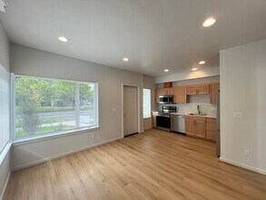 5685 N Willamette Blvd in Portland, OR - Building Photo - Building Photo