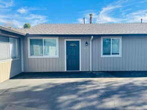 3823 Robinhood Ln in Vista, CA - Building Photo - Building Photo