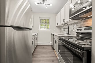 106 Central Ave in East Hartford, CT - Foto de edificio - Building Photo