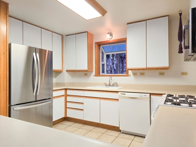 2262 Cordes Dr in Fairbanks, AK - Building Photo - Building Photo