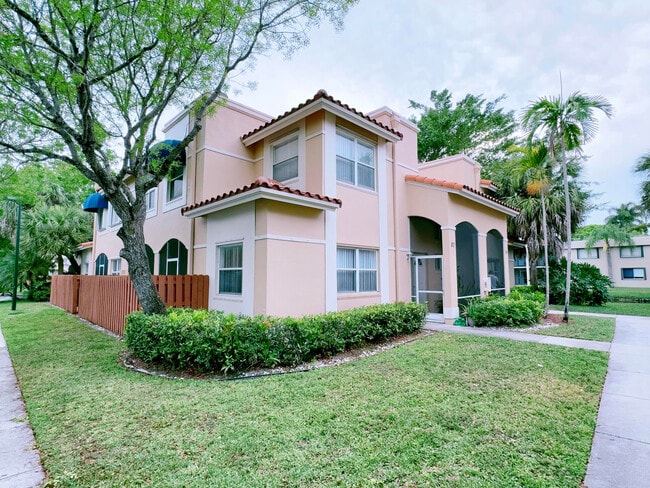 549 Racquet Club Rd in Weston, FL - Building Photo - Building Photo