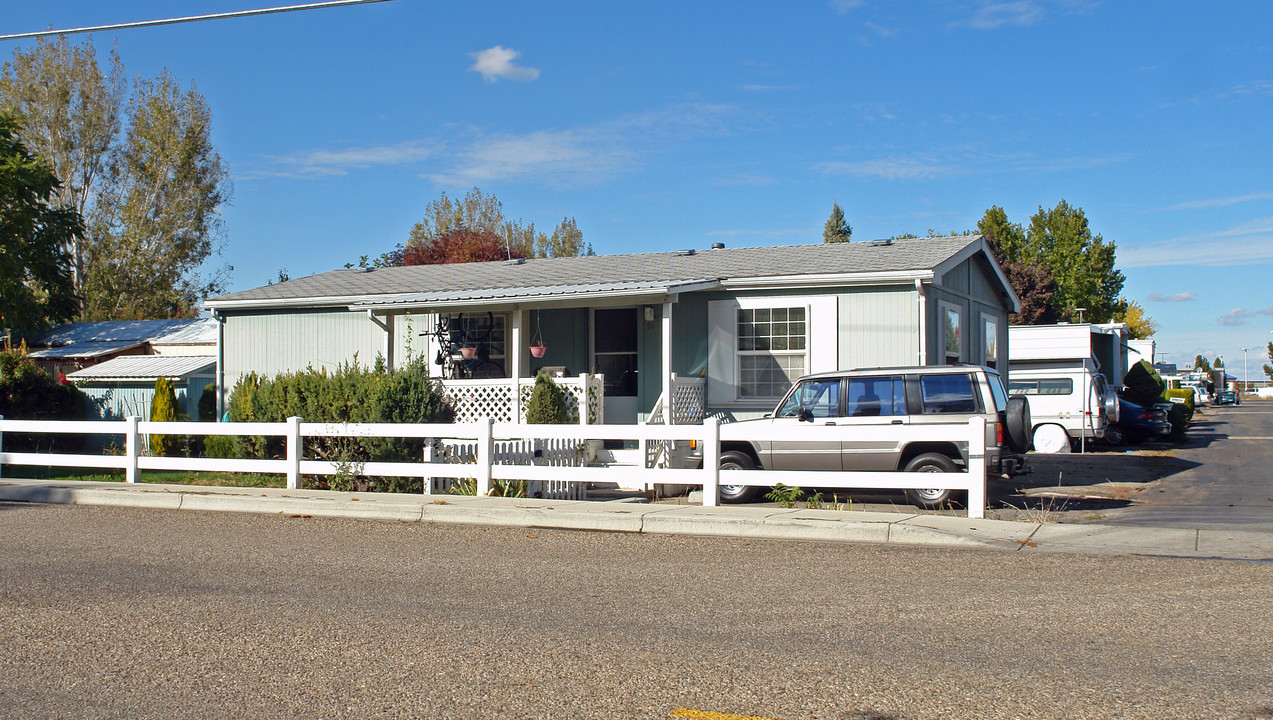 Flamingo MHP in Nampa, ID - Building Photo