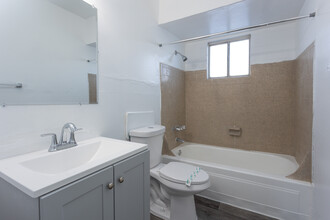 Malibu Apartments in Tucson, AZ - Building Photo - Building Photo