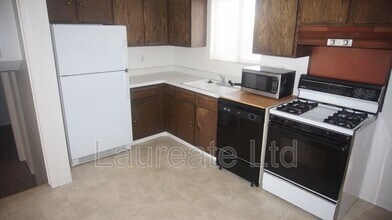 1060 S Newark St in Aurora, CO - Foto de edificio - Building Photo