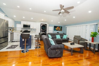 14420 181st Pl, Unit Cozy Apartment near JFK in Saint Albans, NY - Building Photo - Building Photo