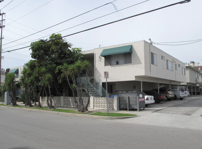 11955 Missouri Ave in Los Angeles, CA - Building Photo - Building Photo