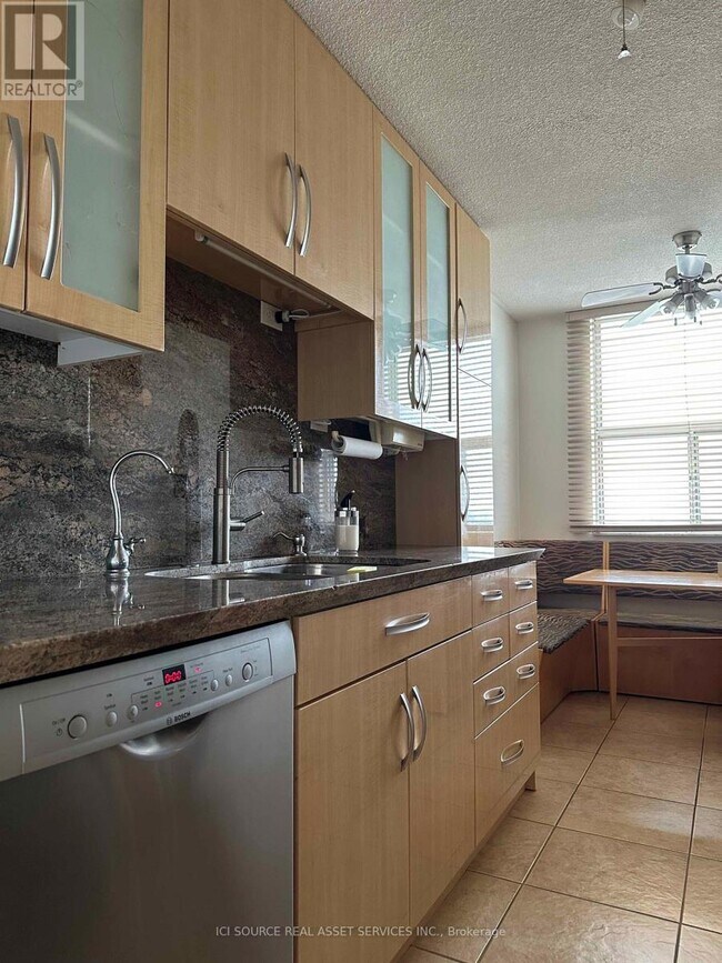 205 Hilda Ave in Toronto, ON - Building Photo - Building Photo