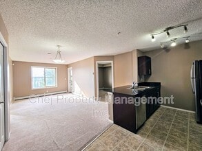 12035-12022 22 Ave SW in Edmonton, AB - Building Photo - Building Photo