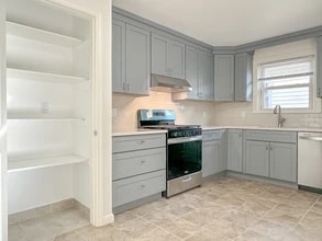 76 Front St, Unit 2nd floor Unit in North Arlington, NJ - Building Photo - Building Photo