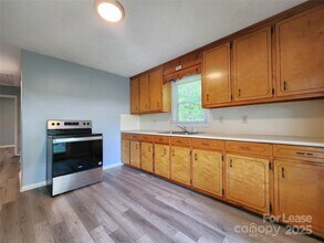 91 St Charles Ave NE in Concord, NC - Building Photo - Building Photo