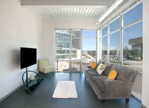 Canopy Lofts in Lincoln, NE - Foto de edificio - Building Photo