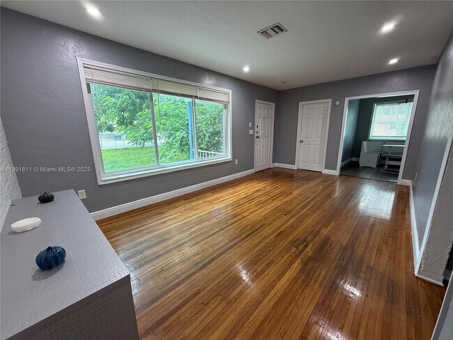 11305 NE 13th Ave in Miami, FL - Building Photo - Building Photo