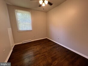 4414 Falls Bridge Dr in Baltimore, MD - Building Photo - Building Photo