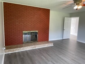 2533 E Woodlyn Way in Greensboro, NC - Foto de edificio - Building Photo