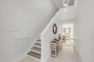 1827 Lake Cove Dr in Lake Worth Beach, FL - Building Photo - Building Photo