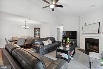 604 Mews Dr in Sellersville, PA - Foto de edificio - Building Photo