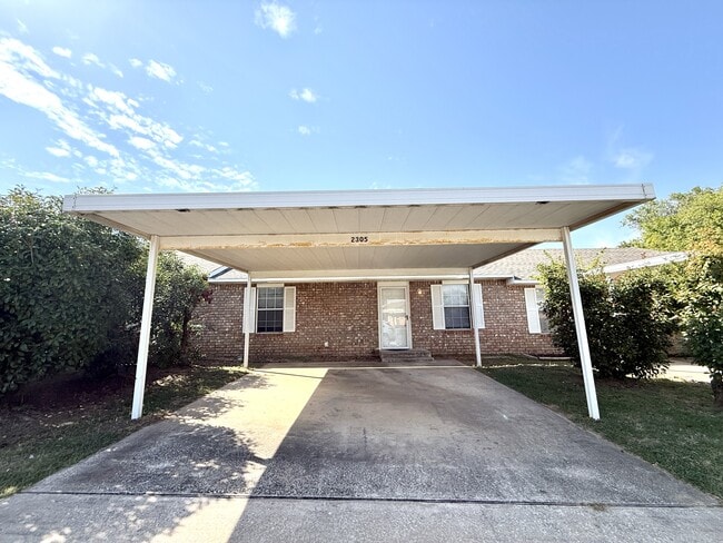 property at 2305 Cimmaron Dr