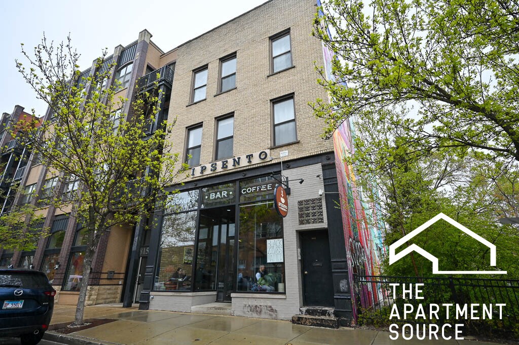 1813 N Milwaukee Ave in Chicago, IL - Building Photo