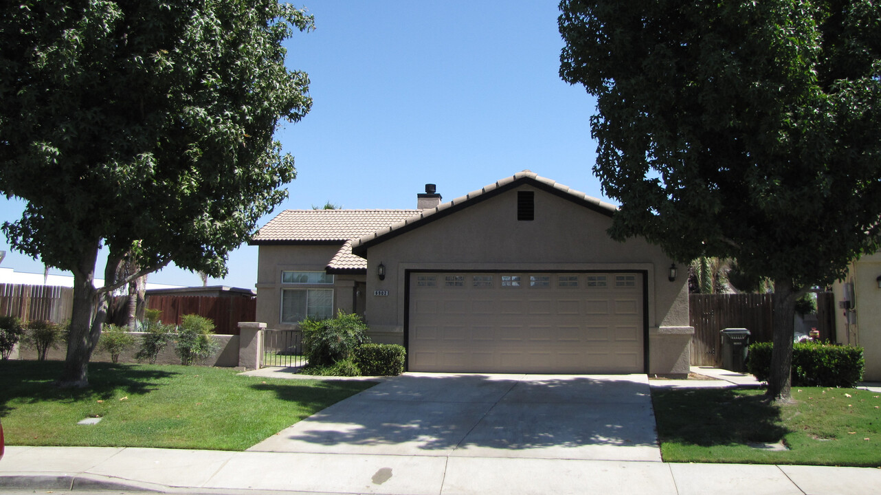 6902 Water Wheel Dr in Bakersfield, CA - Building Photo