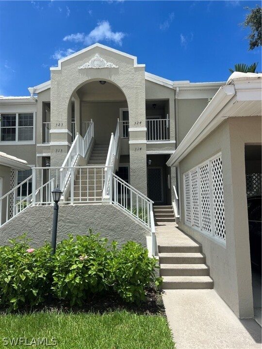 5897 Chanteclair Dr in Naples, FL - Foto de edificio