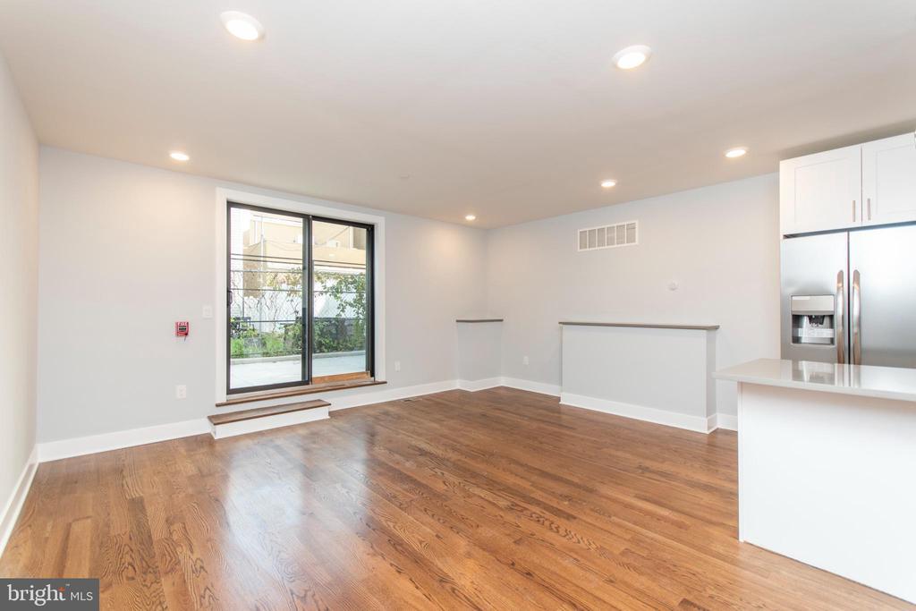 812 N Uber St in Philadelphia, PA - Building Photo