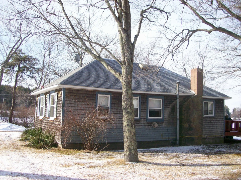 2267 Putnam Pike in Glocester, RI - Foto de edificio