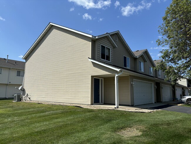 1349 Willow Trail in Farmington, MN - Building Photo - Building Photo