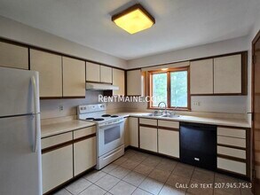 7 Hartley St in Lewiston, ME - Building Photo - Building Photo
