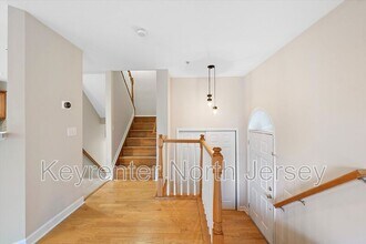 8 Boatworks Dr in Bayonne, NJ - Building Photo - Building Photo