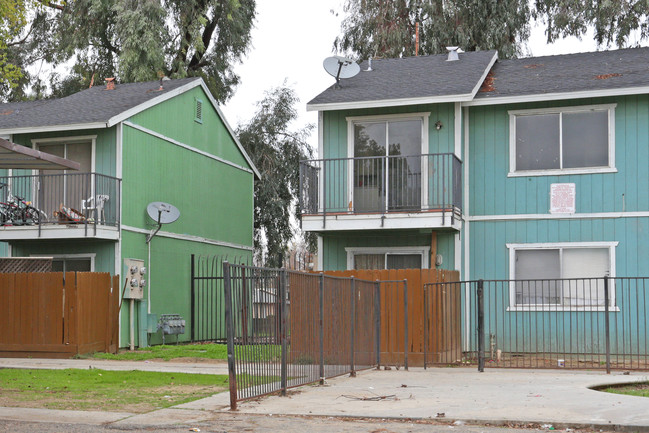 Peppertree Apartments in Fresno, CA - Foto de edificio - Building Photo