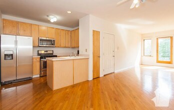 850 N Wood St, Unit 2B in Chicago, IL - Building Photo - Building Photo