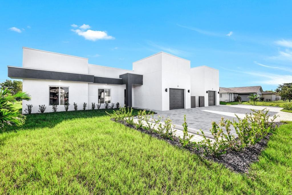 23 NE 16th Pl in Cape Coral, FL - Building Photo