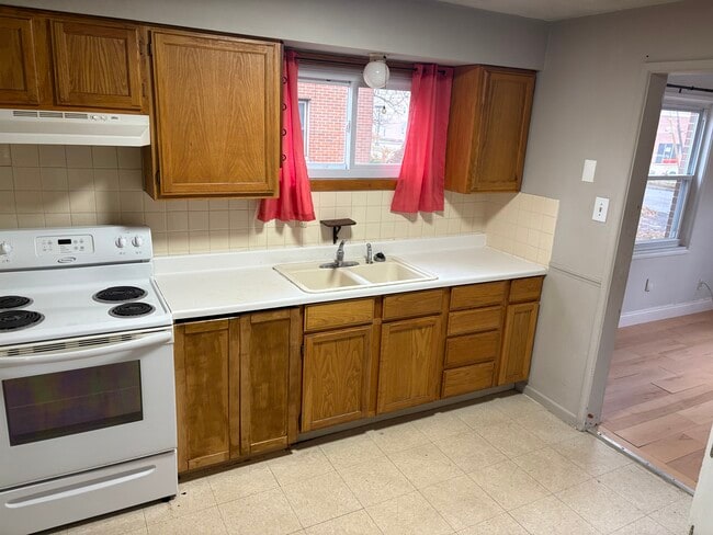 1824 Bailey Rd in Cuyahoga Falls, OH - Foto de edificio - Building Photo