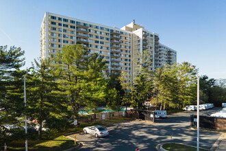 The Fountains in Alexandria, VA - Building Photo - Building Photo