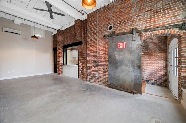 34 Tremaine St in Leominster, MA - Building Photo - Building Photo