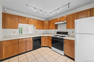 6 Cumberland Ct in Peekskill, NY - Building Photo - Building Photo