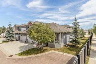 102 W Haven Dr in Leduc, AB - Building Photo