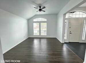 3305 Sidney Dr in Mesquite, TX - Foto de edificio - Building Photo