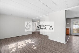 442 Wickins Dr in Hendersonville, NC - Building Photo - Building Photo