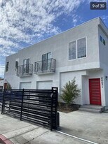 2409 1/2 Ridgeley Dr in Los Angeles, CA - Building Photo