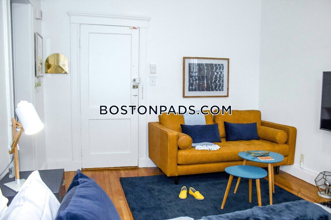 121 Park Dr in Boston, MA - Building Photo
