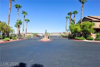 231 W Horizon Ridge Pkwy in Henderson, NV - Building Photo - Building Photo