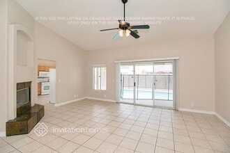 6105 Desert Haven Rd in Las Vegas, NV - Foto de edificio - Building Photo