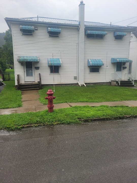 2-202 N Main St in Towanda, PA - Building Photo